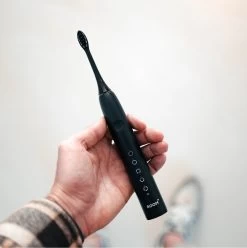 BOOMBRUSH Elektrische Tandenborstel - Zwart - 90 Dagen Batterij - Duurzaam -Mondverzorging 1196x1200 2