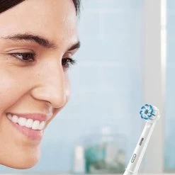 Oral B Oral-B Pro 2 2700 - Sensi Ultra Thin - Elektrische Tandenborstel - Wit 40 Oral B Oral-B Pro 2 2700 - Sensi Ultra Thin - Elektrische Tandenborstel - Wit -Mondverzorging 1200x1200 135